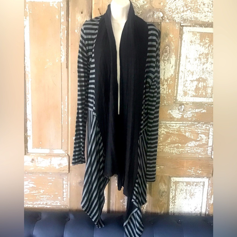 Cut Loose Open Front Waterfall Top Size Large Gray Black Stripe Laganlook Layer